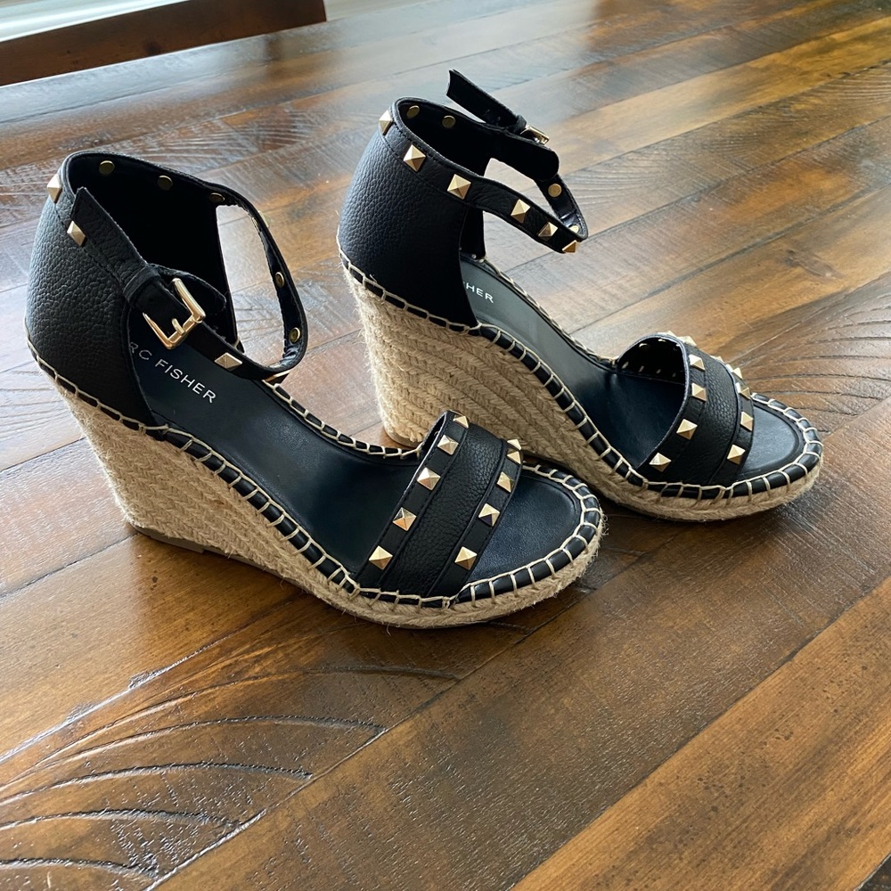 ⭐️BRAND NEW⭐️
Marc Fisher - Kegan Espadrille Wedge Sandal 
Size 8.5